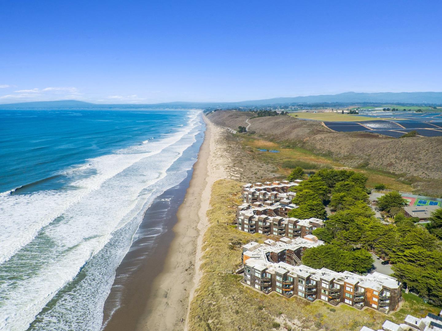 Detail Gallery Image 2 of 42 For 101 Shell Dr #255,  Watsonville,  CA 95076 - 2 Beds | 2 Baths