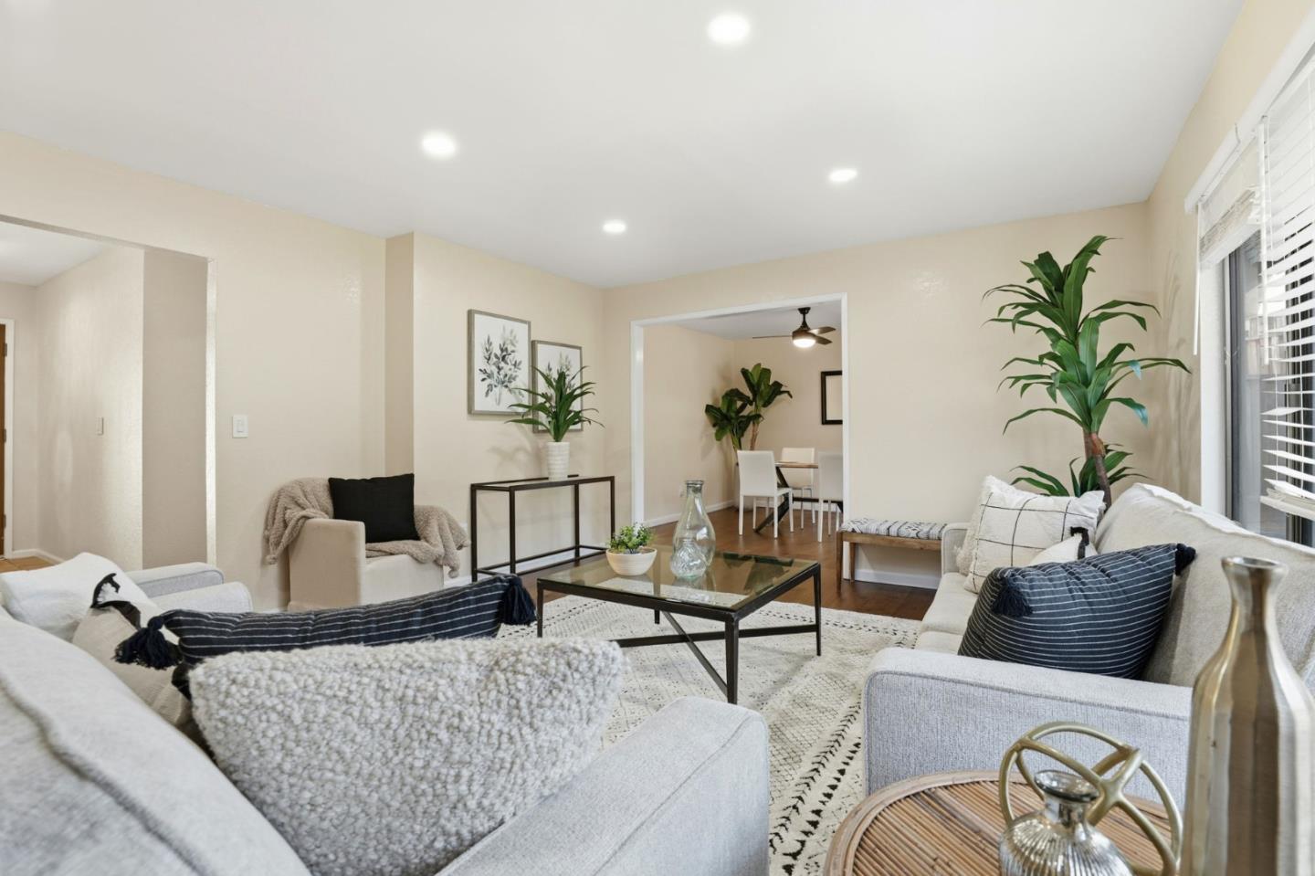 Detail Gallery Image 10 of 38 For 130 Georges Dr, Hollister,  CA 95023 - 3 Beds | 2 Baths