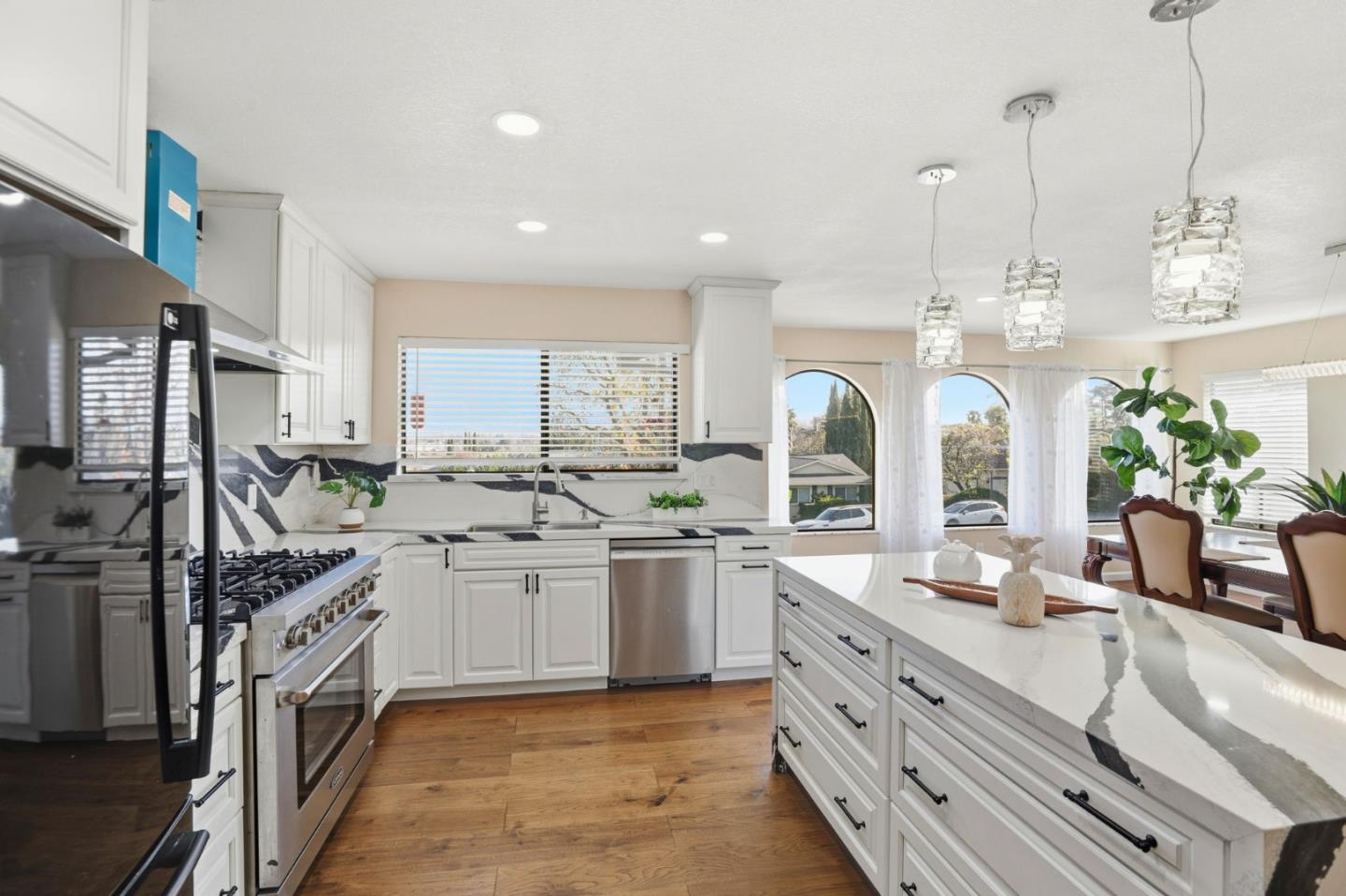 Detail Gallery Image 11 of 38 For 130 Georges Dr, Hollister,  CA 95023 - 3 Beds | 2 Baths