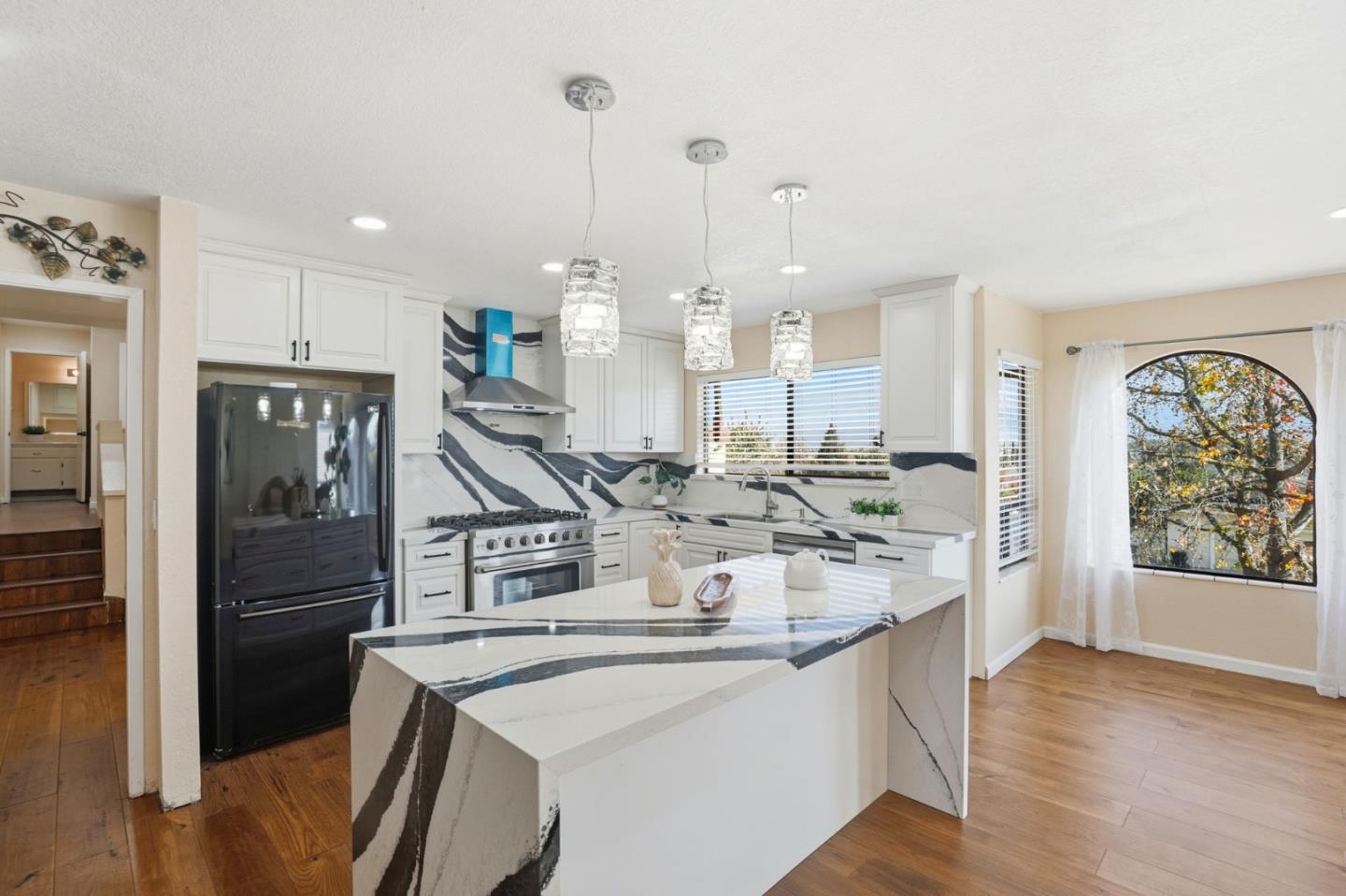 Detail Gallery Image 12 of 38 For 130 Georges Dr, Hollister,  CA 95023 - 3 Beds | 2 Baths