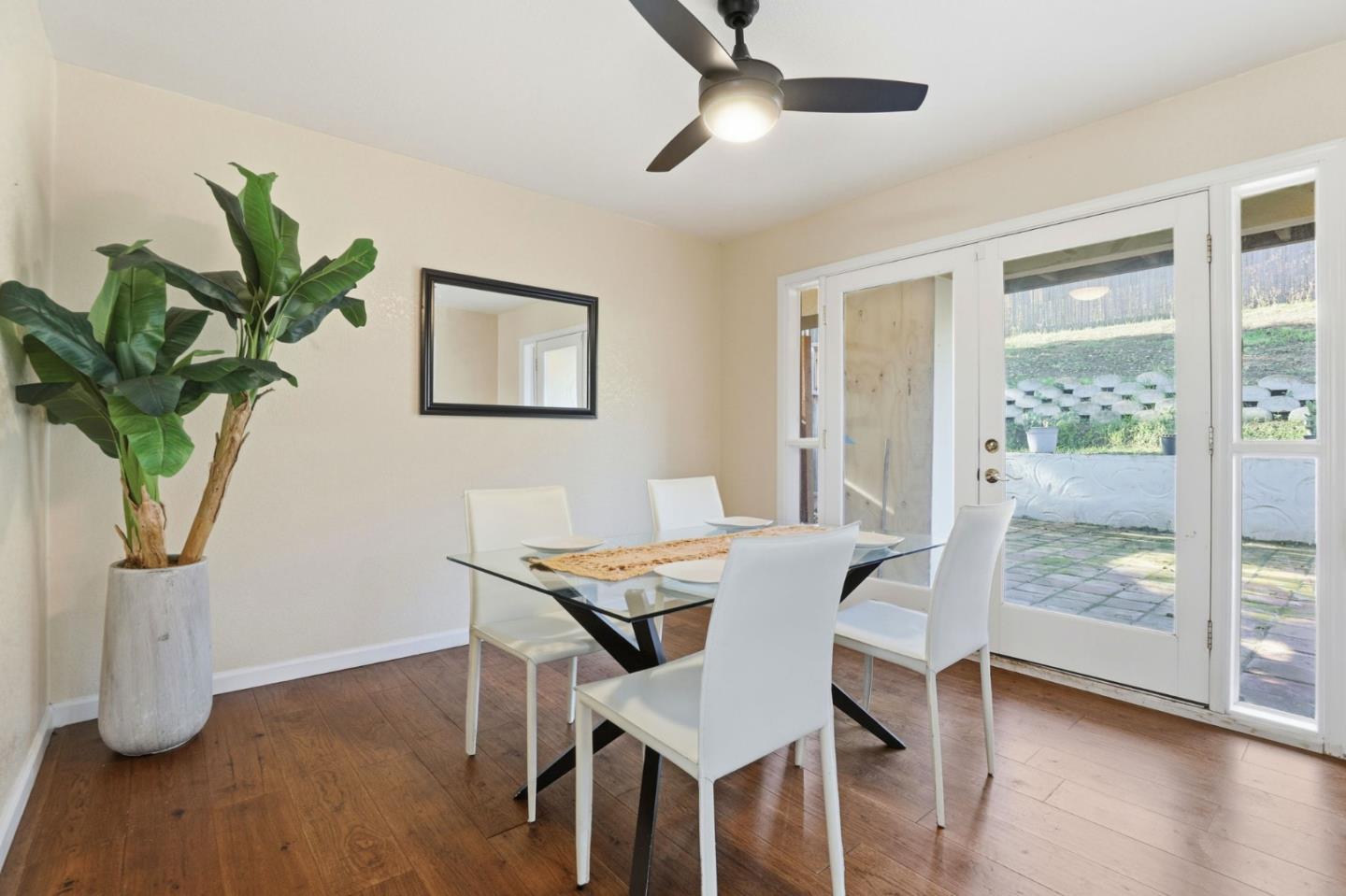 Detail Gallery Image 19 of 38 For 130 Georges Dr, Hollister,  CA 95023 - 3 Beds | 2 Baths