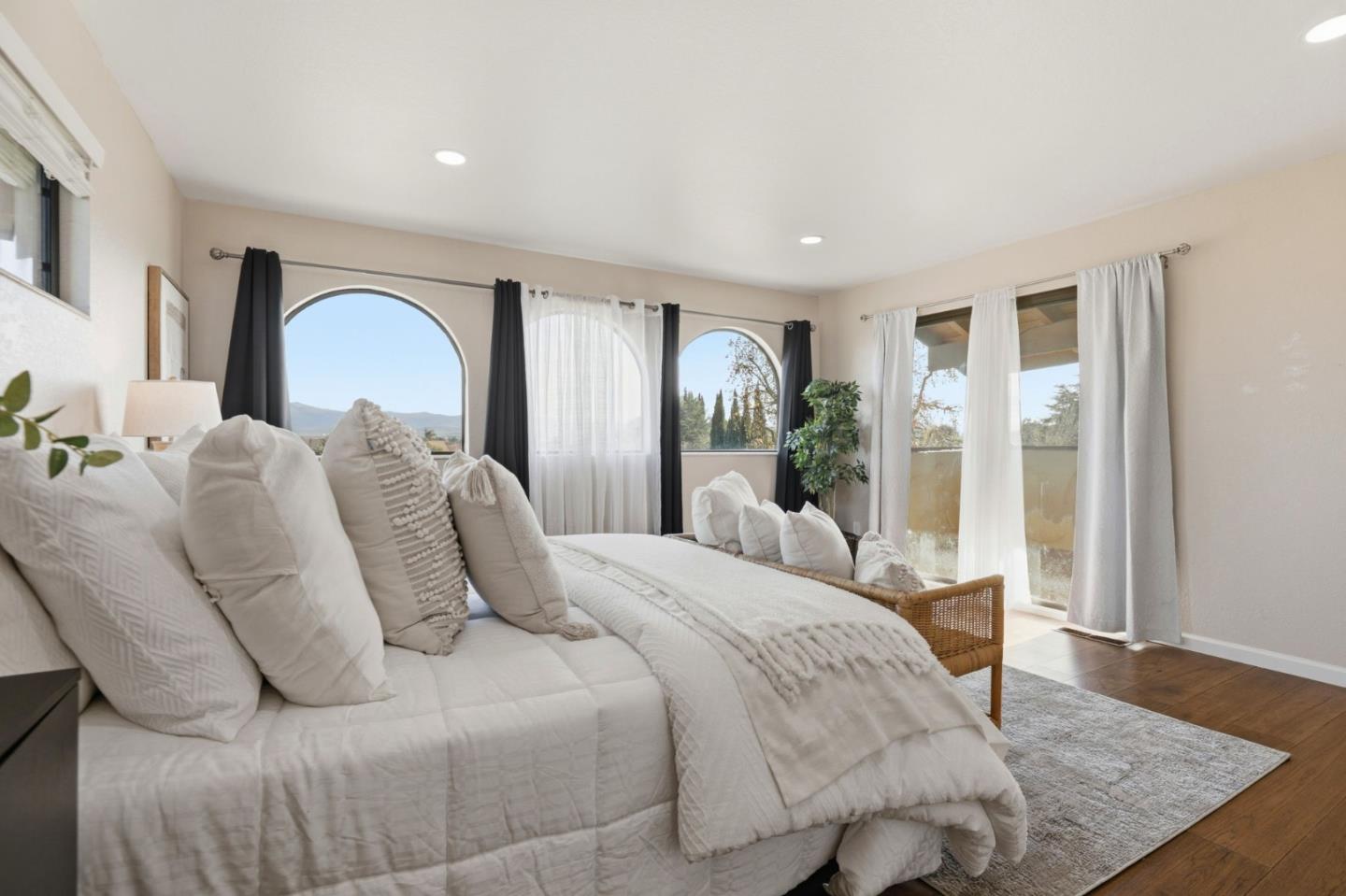 Detail Gallery Image 30 of 38 For 130 Georges Dr, Hollister,  CA 95023 - 3 Beds | 2 Baths