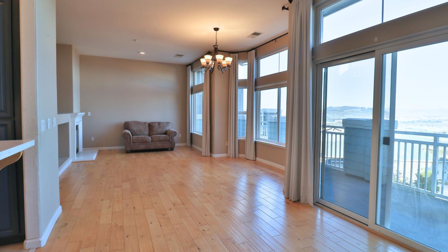 Detail Gallery Image 10 of 42 For 132 Warbler Ln, Brisbane,  CA 94005 - 2 Beds | 2 Baths