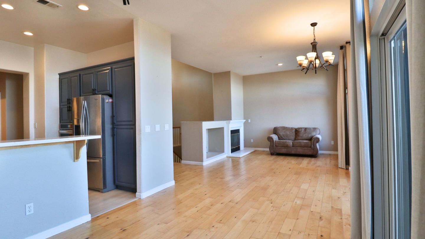 Detail Gallery Image 11 of 42 For 132 Warbler Ln, Brisbane,  CA 94005 - 2 Beds | 2 Baths