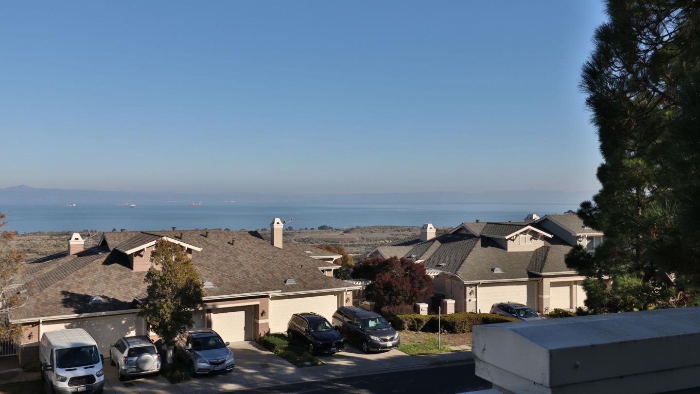 Detail Gallery Image 15 of 42 For 132 Warbler Ln, Brisbane,  CA 94005 - 2 Beds | 2 Baths