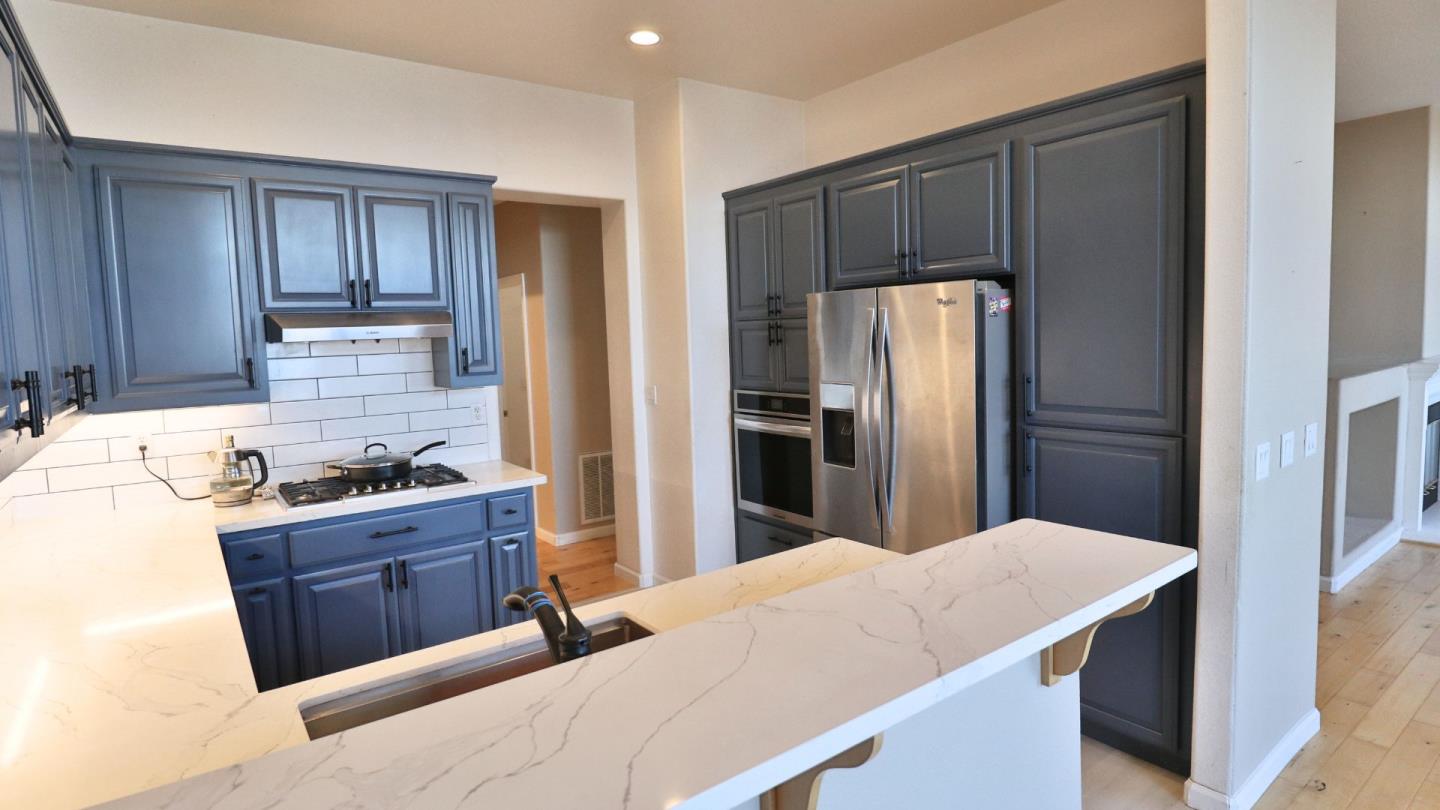 Detail Gallery Image 16 of 42 For 132 Warbler Ln, Brisbane,  CA 94005 - 2 Beds | 2 Baths