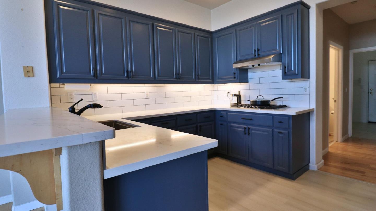 Detail Gallery Image 17 of 42 For 132 Warbler Ln, Brisbane,  CA 94005 - 2 Beds | 2 Baths