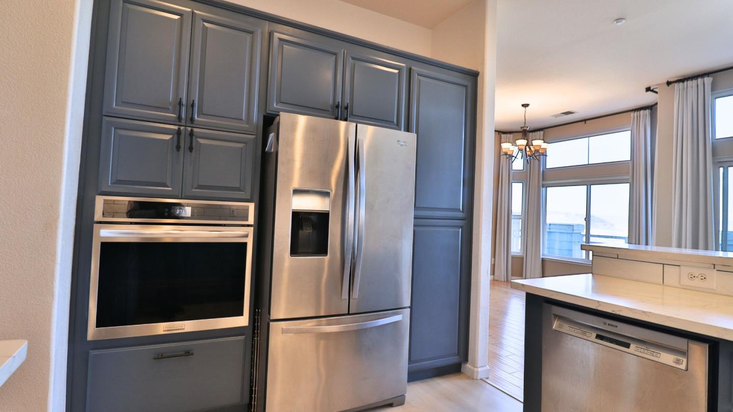 Detail Gallery Image 19 of 42 For 132 Warbler Ln, Brisbane,  CA 94005 - 2 Beds | 2 Baths