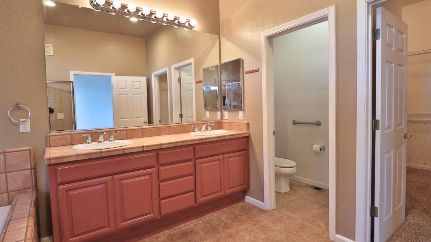 Detail Gallery Image 29 of 42 For 132 Warbler Ln, Brisbane,  CA 94005 - 2 Beds | 2 Baths