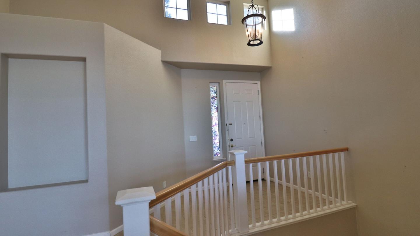 Detail Gallery Image 6 of 42 For 132 Warbler Ln, Brisbane,  CA 94005 - 2 Beds | 2 Baths