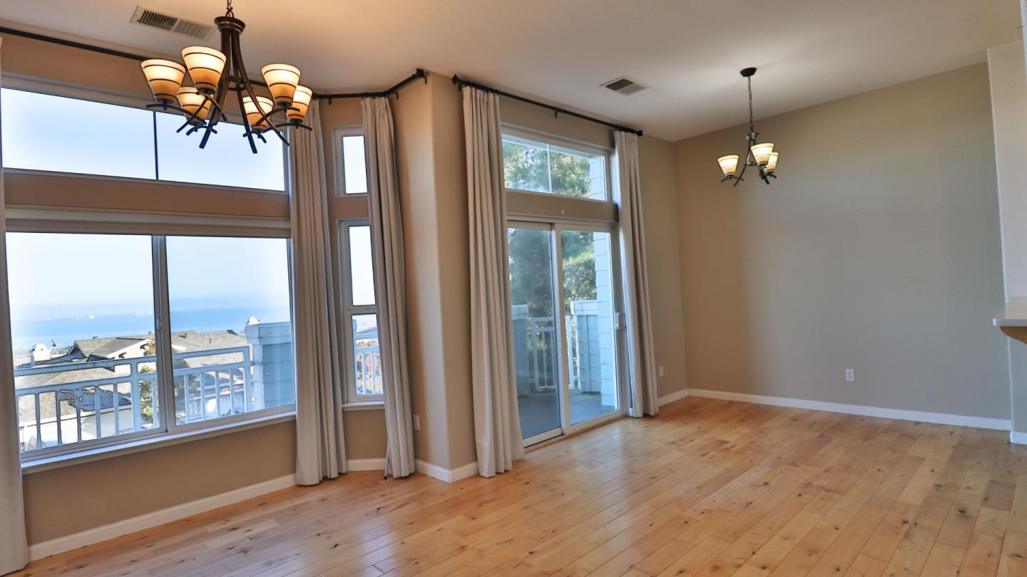 Detail Gallery Image 8 of 42 For 132 Warbler Ln, Brisbane,  CA 94005 - 2 Beds | 2 Baths