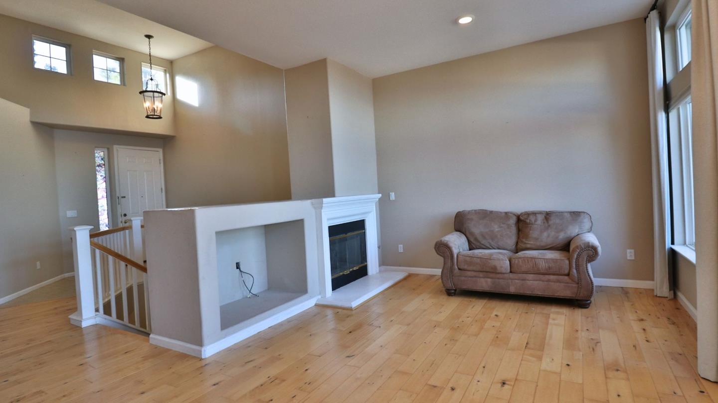 Detail Gallery Image 9 of 42 For 132 Warbler Ln, Brisbane,  CA 94005 - 2 Beds | 2 Baths