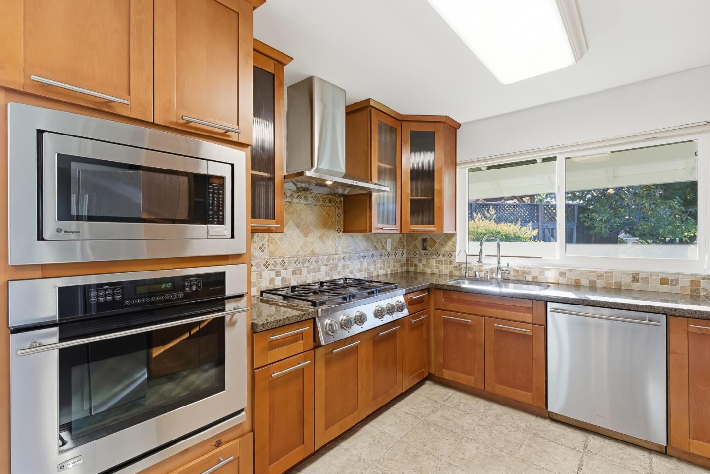 Detail Gallery Image 12 of 41 For 50 Nottingham Pl Pl, Clayton,  CA 94517 - 4 Beds | 2 Baths