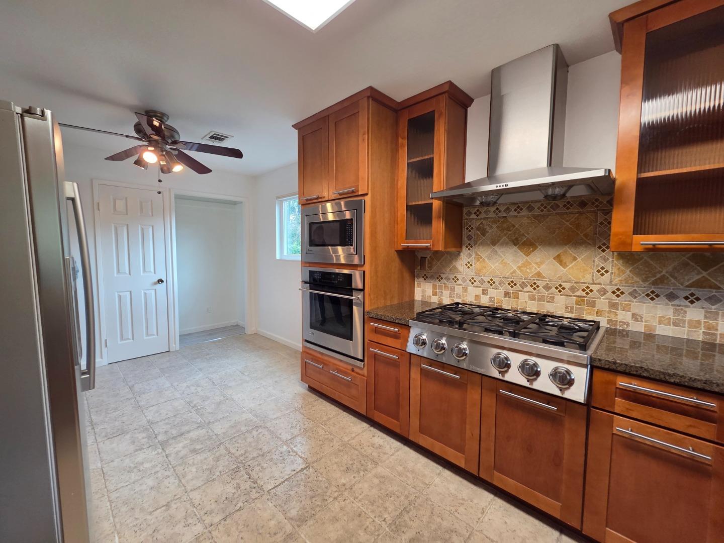 Detail Gallery Image 15 of 41 For 50 Nottingham Pl Pl, Clayton,  CA 94517 - 4 Beds | 2 Baths