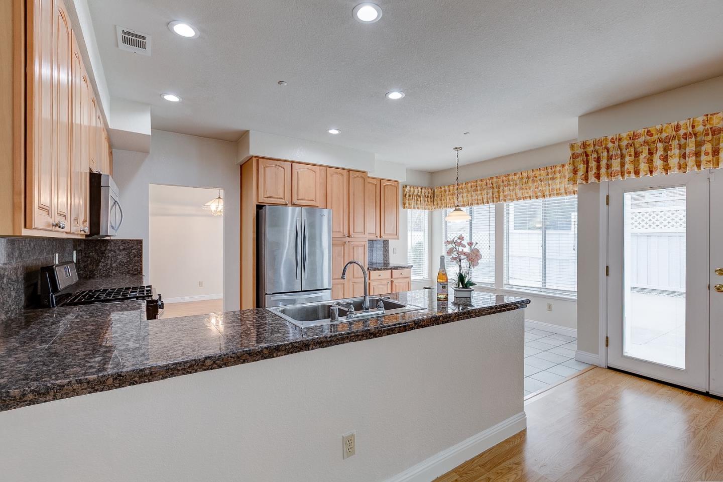 Detail Gallery Image 12 of 30 For 559 Topley Ct, Vallejo,  CA 94591 - 4 Beds | 3 Baths