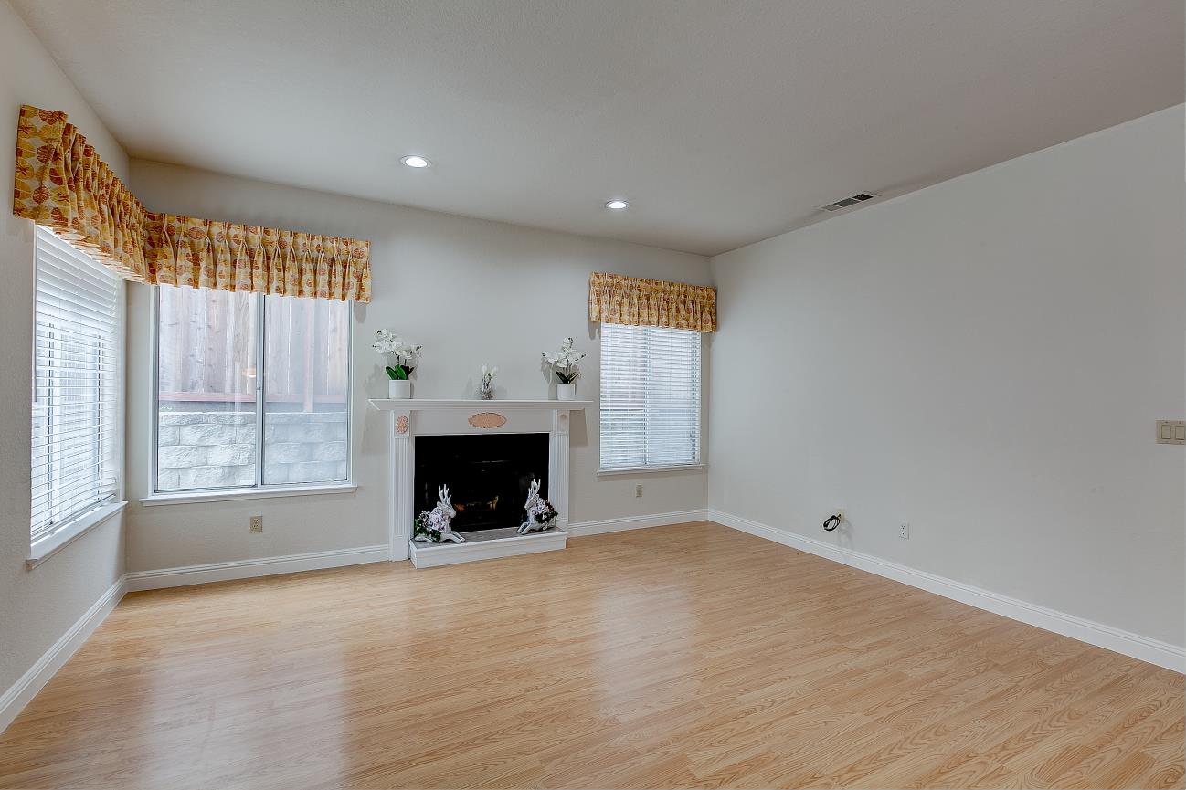 Detail Gallery Image 6 of 30 For 559 Topley Ct, Vallejo,  CA 94591 - 4 Beds | 3 Baths