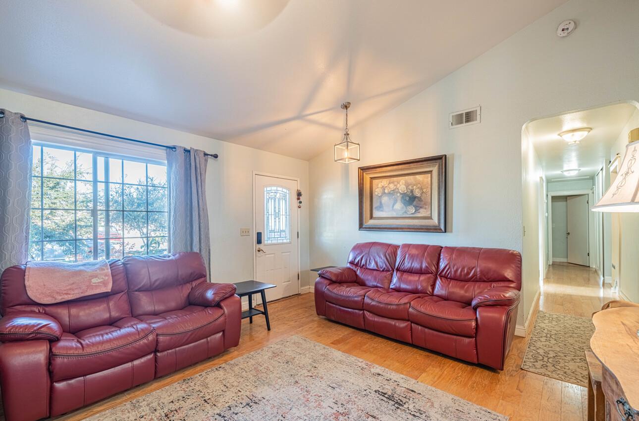 Detail Gallery Image 6 of 22 For 267 Palo Verde St, Greenfield,  CA 93927 - 4 Beds | 2 Baths