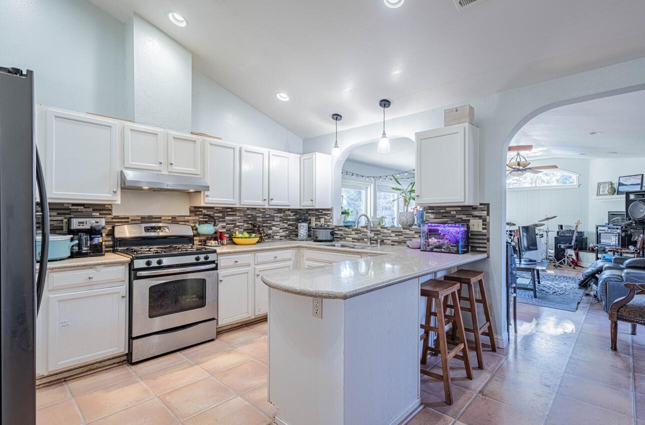 Detail Gallery Image 8 of 22 For 267 Palo Verde St, Greenfield,  CA 93927 - 4 Beds | 2 Baths