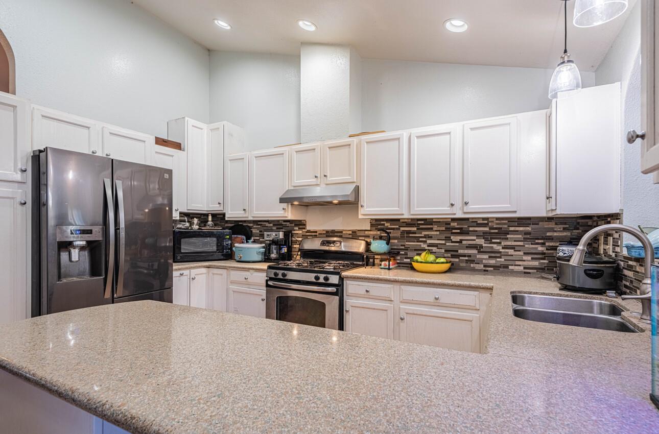 Detail Gallery Image 9 of 22 For 267 Palo Verde St, Greenfield,  CA 93927 - 4 Beds | 2 Baths