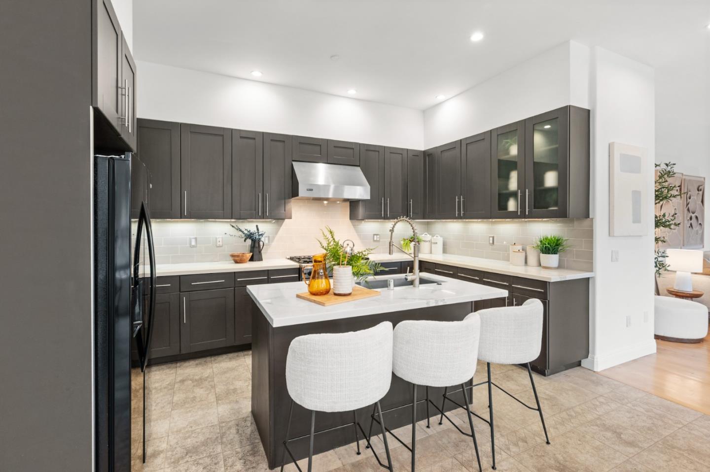 Detail Gallery Image 11 of 80 For 2220 Arrowhead Dr, Oakland,  CA 94611 - 4 Beds | 4/1 Baths