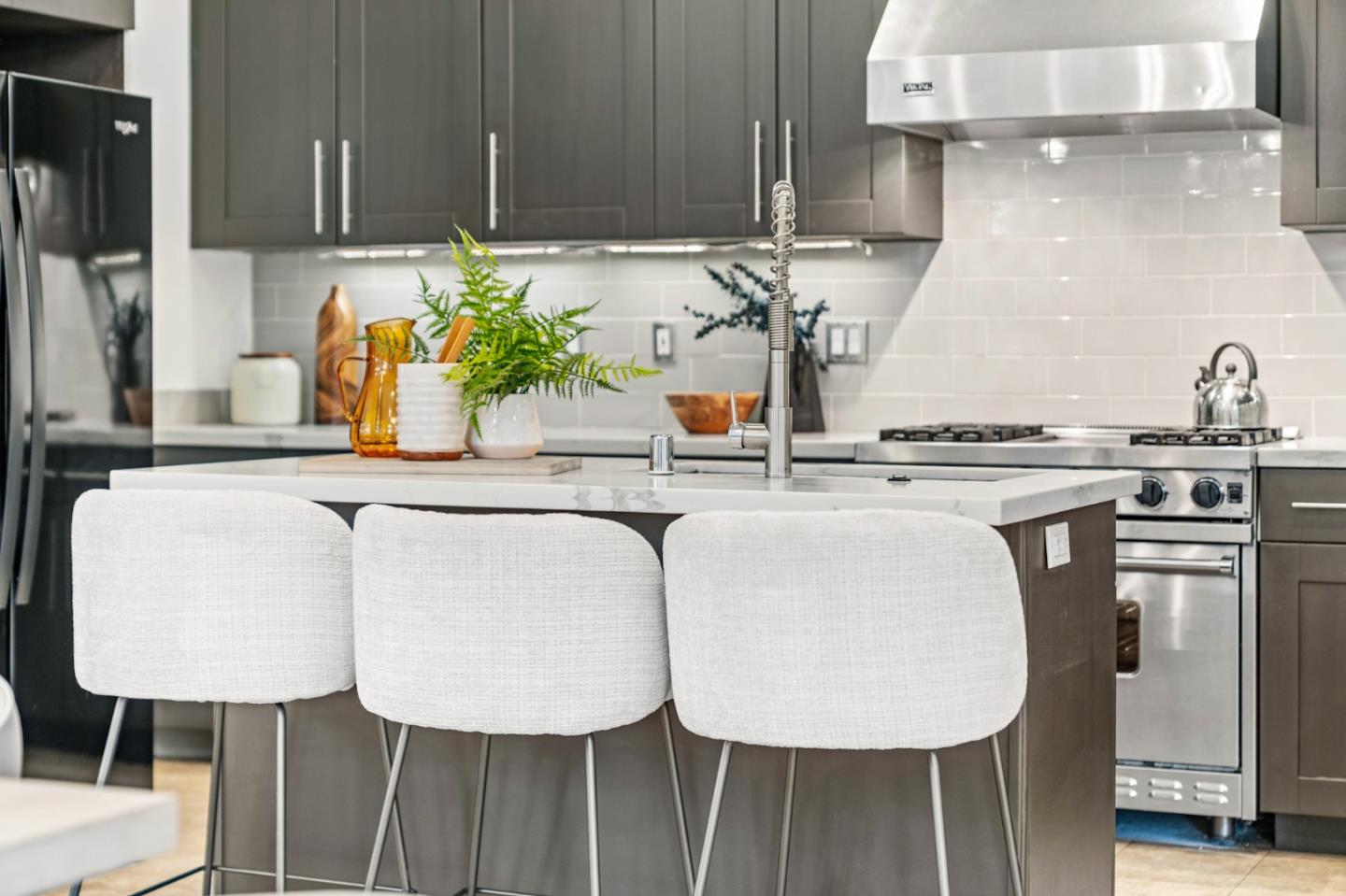 Detail Gallery Image 12 of 80 For 2220 Arrowhead Dr, Oakland,  CA 94611 - 4 Beds | 4/1 Baths