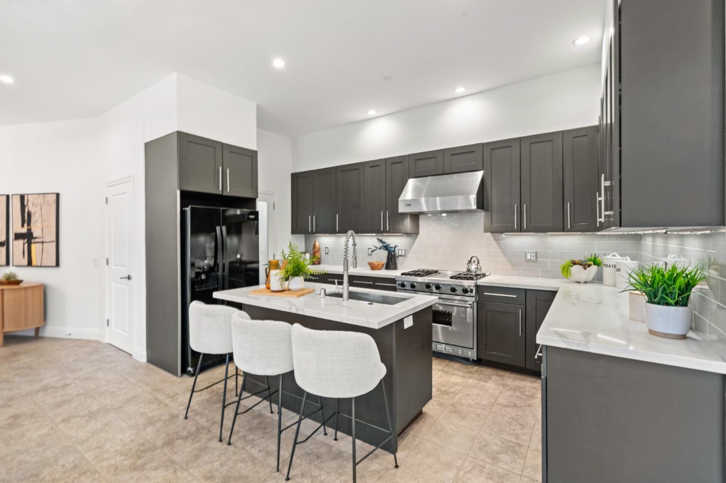 Detail Gallery Image 13 of 80 For 2220 Arrowhead Dr, Oakland,  CA 94611 - 4 Beds | 4/1 Baths