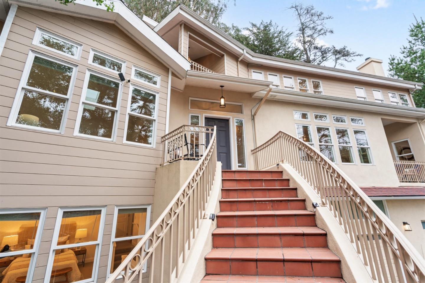 Detail Gallery Image 2 of 80 For 2220 Arrowhead Dr, Oakland,  CA 94611 - 4 Beds | 4/1 Baths