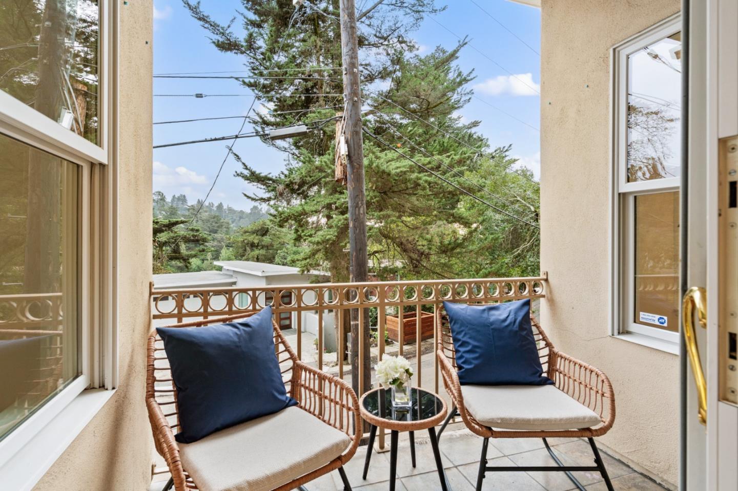 Detail Gallery Image 29 of 80 For 2220 Arrowhead Dr, Oakland,  CA 94611 - 4 Beds | 4/1 Baths