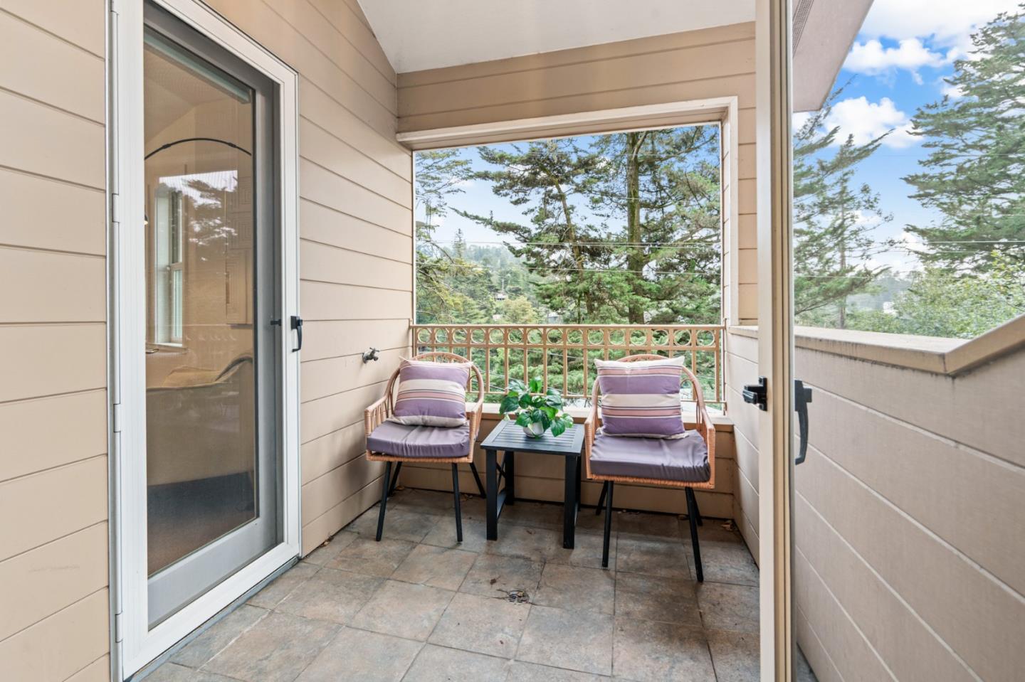 Detail Gallery Image 32 of 80 For 2220 Arrowhead Dr, Oakland,  CA 94611 - 4 Beds | 4/1 Baths