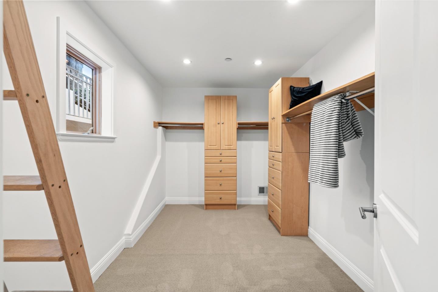 Detail Gallery Image 40 of 80 For 2220 Arrowhead Dr, Oakland,  CA 94611 - 4 Beds | 4/1 Baths