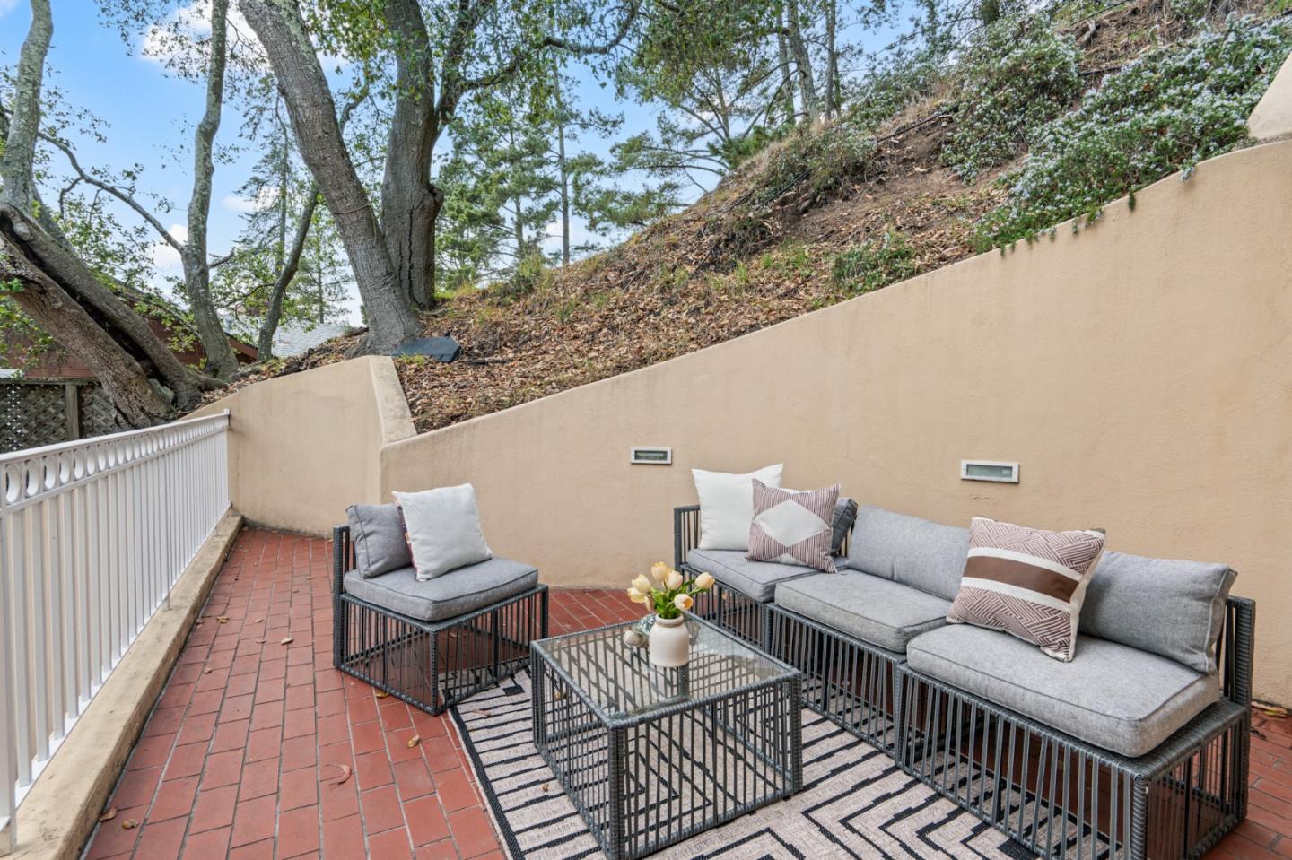 Detail Gallery Image 52 of 80 For 2220 Arrowhead Dr, Oakland,  CA 94611 - 4 Beds | 4/1 Baths