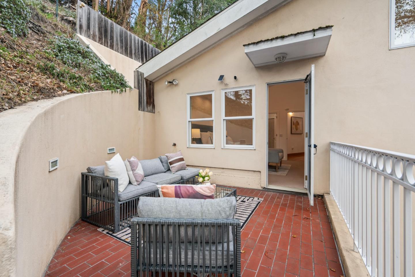 Detail Gallery Image 53 of 80 For 2220 Arrowhead Dr, Oakland,  CA 94611 - 4 Beds | 4/1 Baths