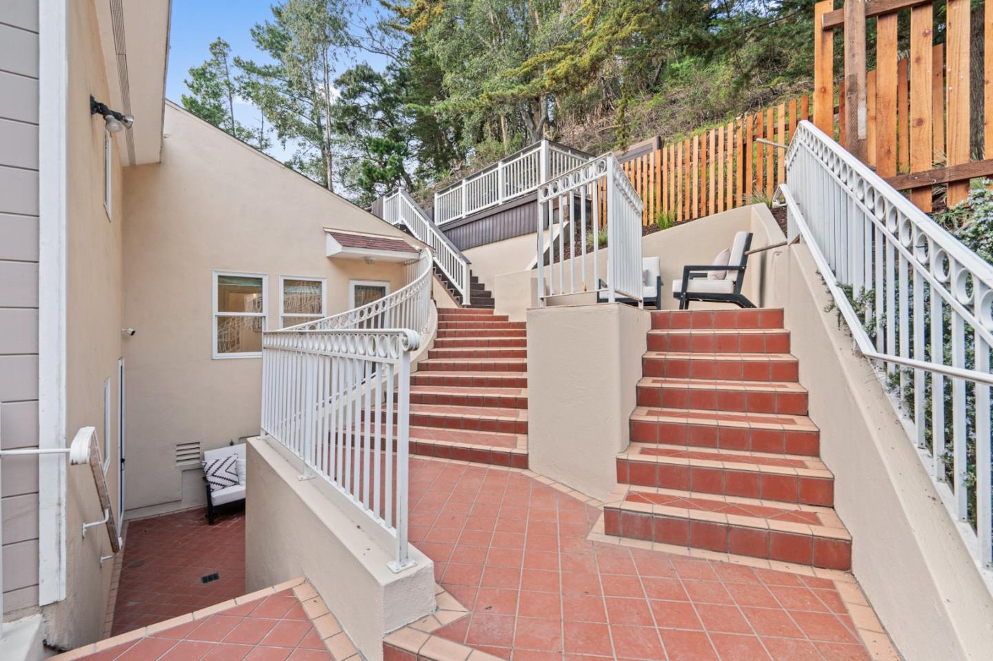 Detail Gallery Image 59 of 80 For 2220 Arrowhead Dr, Oakland,  CA 94611 - 4 Beds | 4/1 Baths