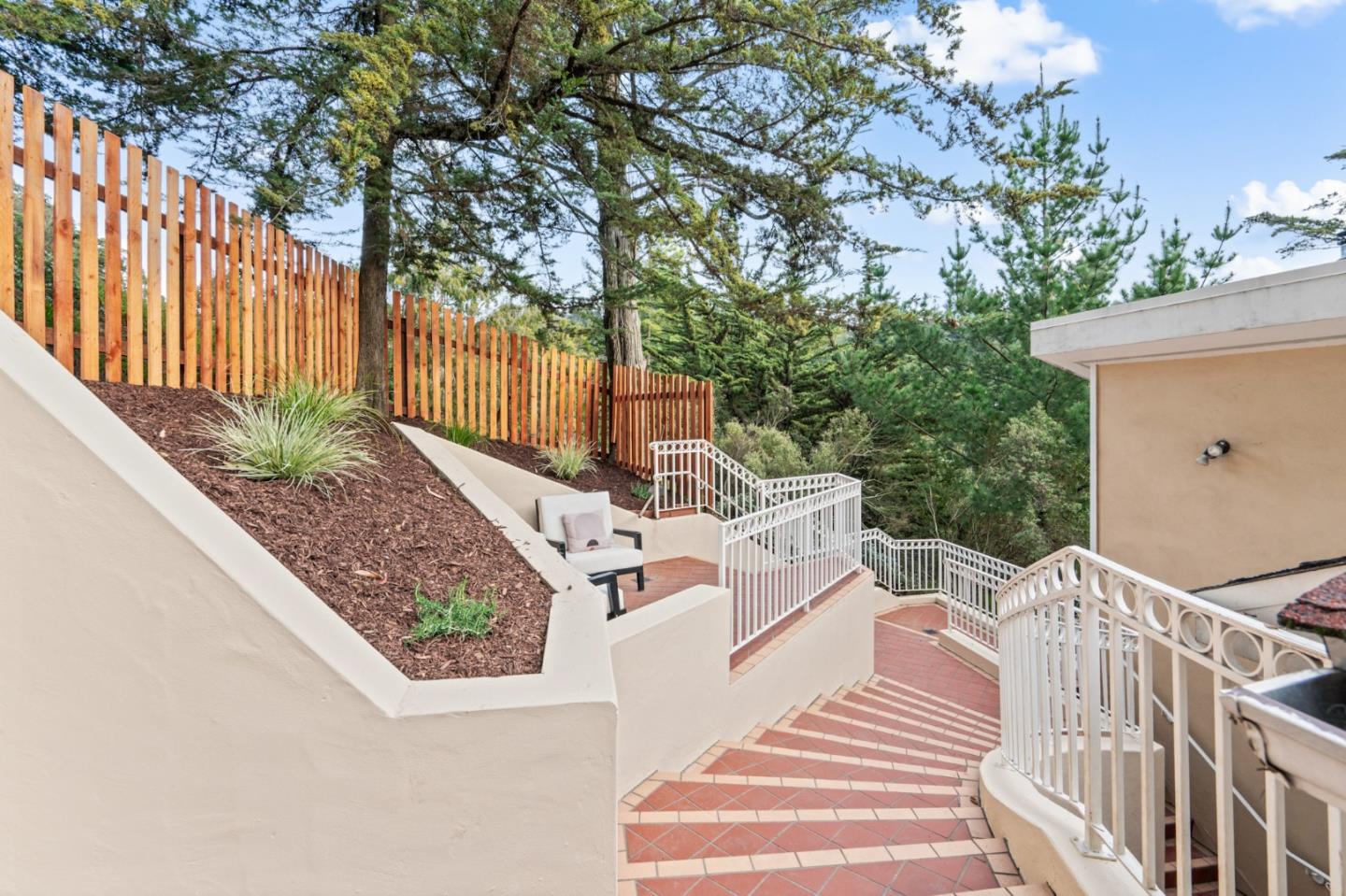 Detail Gallery Image 60 of 80 For 2220 Arrowhead Dr, Oakland,  CA 94611 - 4 Beds | 4/1 Baths