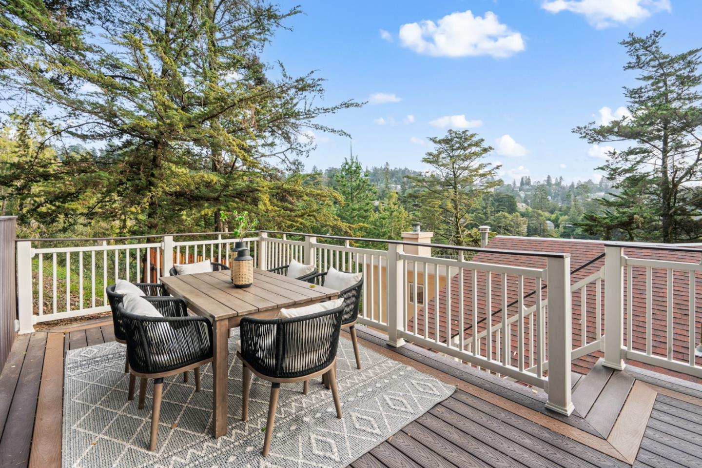 Detail Gallery Image 62 of 80 For 2220 Arrowhead Dr, Oakland,  CA 94611 - 4 Beds | 4/1 Baths