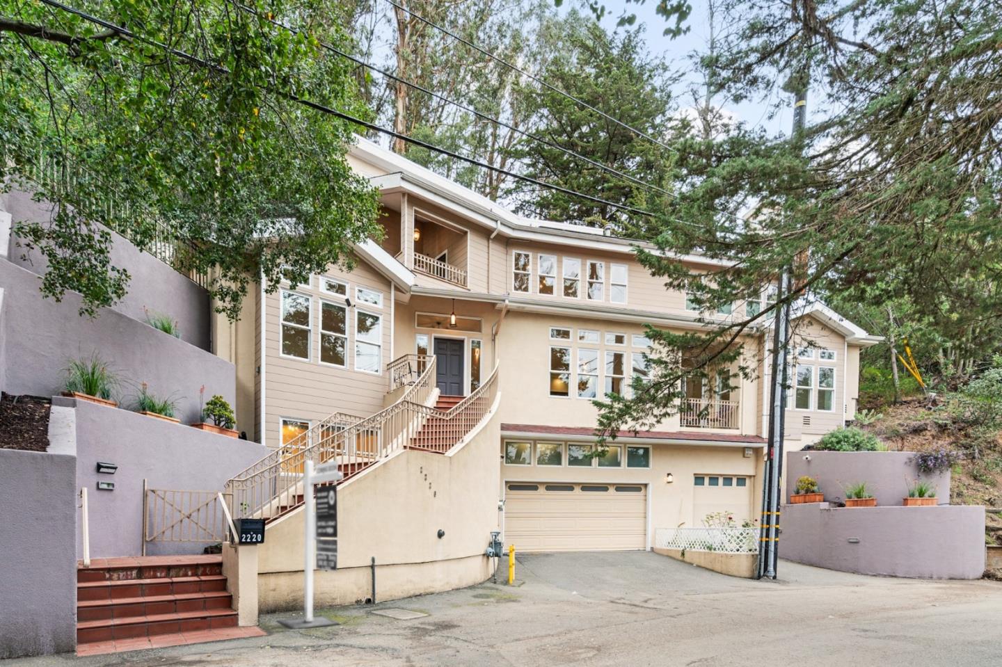 Detail Gallery Image 63 of 80 For 2220 Arrowhead Dr, Oakland,  CA 94611 - 4 Beds | 4/1 Baths