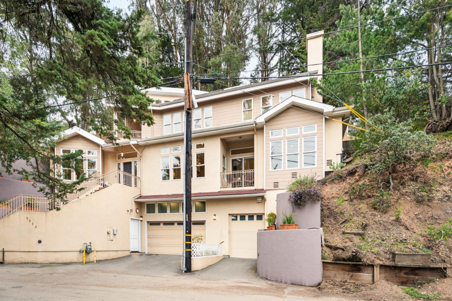 Detail Gallery Image 66 of 80 For 2220 Arrowhead Dr, Oakland,  CA 94611 - 4 Beds | 4/1 Baths