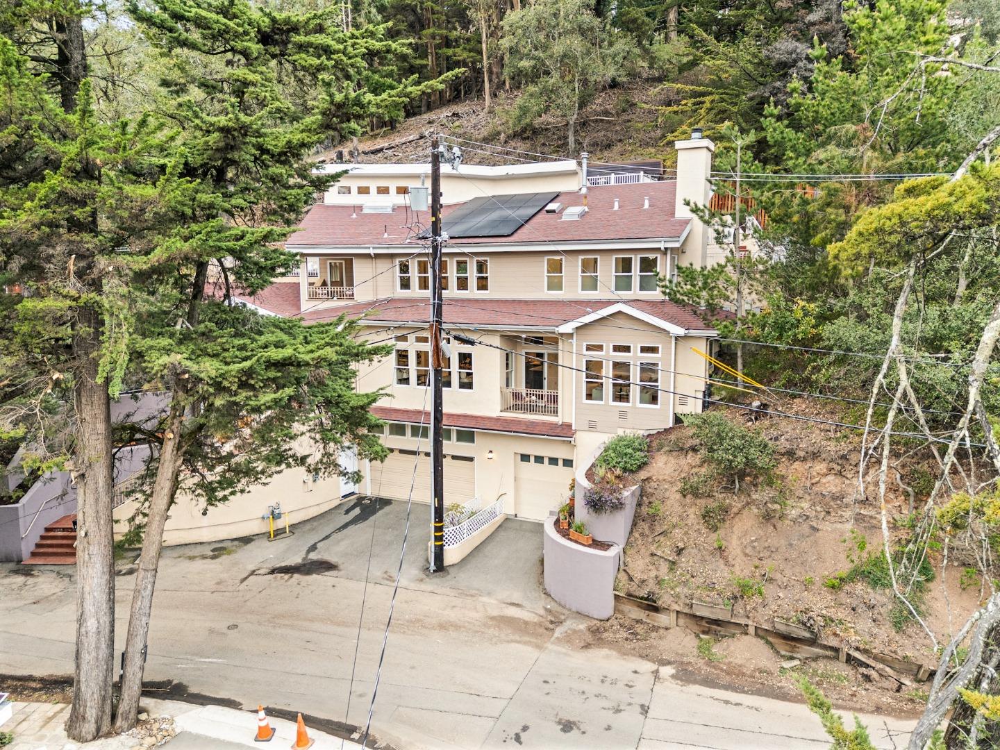 Detail Gallery Image 67 of 80 For 2220 Arrowhead Dr, Oakland,  CA 94611 - 4 Beds | 4/1 Baths