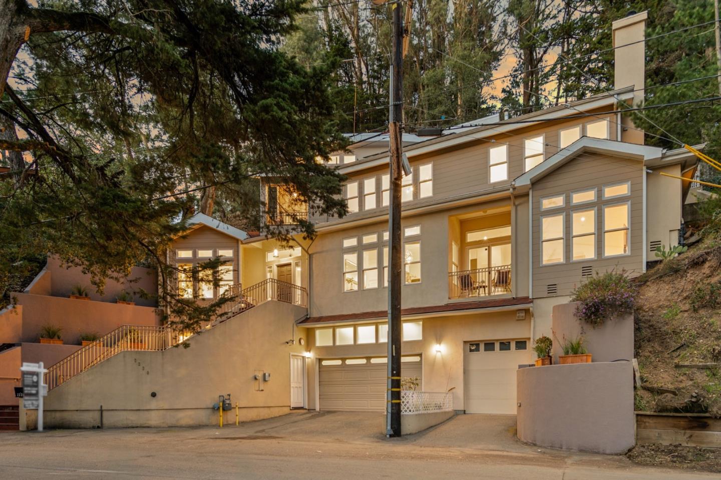 Detail Gallery Image 74 of 80 For 2220 Arrowhead Dr, Oakland,  CA 94611 - 4 Beds | 4/1 Baths