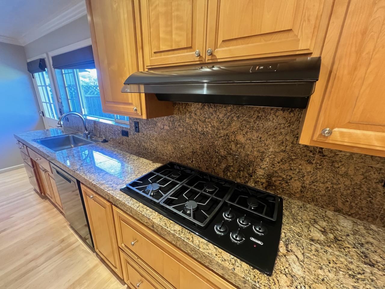 Detail Gallery Image 4 of 22 For 1595 Calle De Stuarda, San Jose,  CA 95118 - 4 Beds | 2 Baths