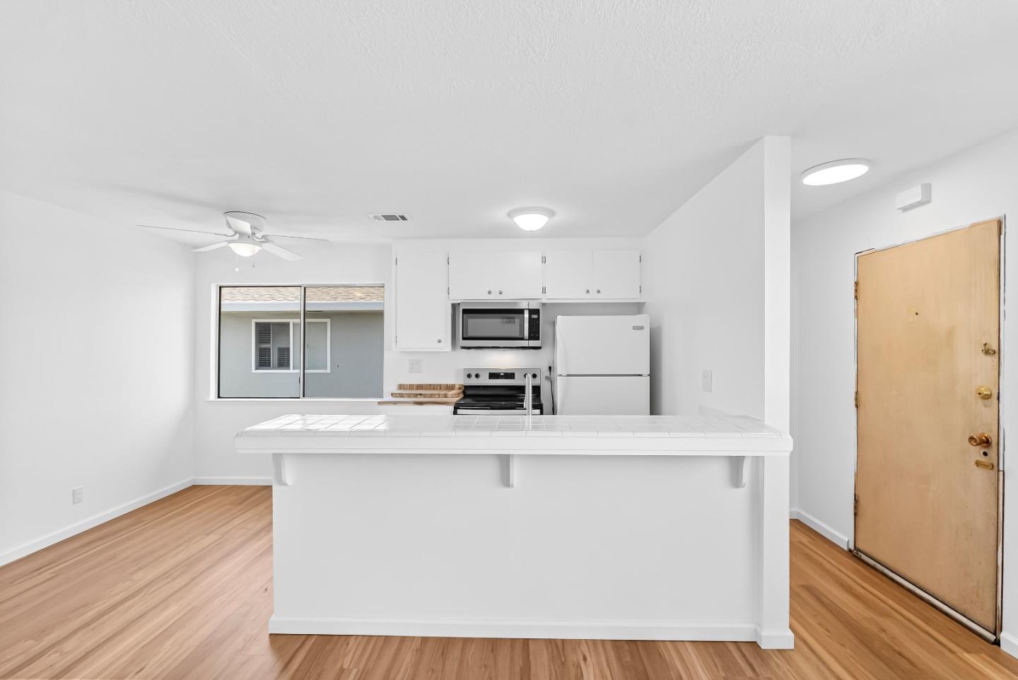 Detail Gallery Image 12 of 29 For 5577 Spinnaker Dr #4,  San Jose,  CA 95123 - 1 Beds | 1 Baths