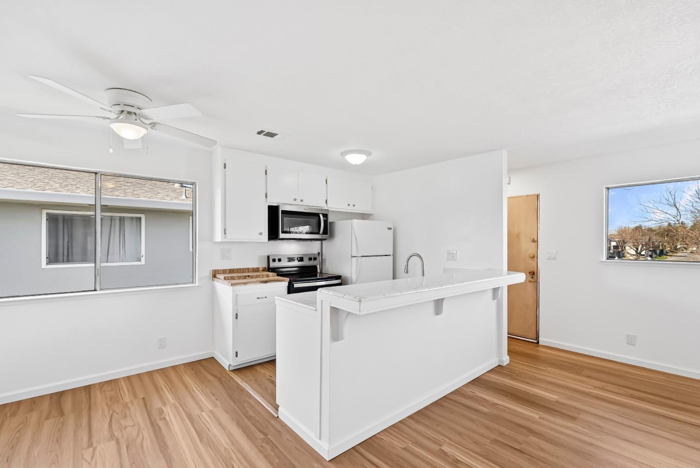 Detail Gallery Image 13 of 29 For 5577 Spinnaker Dr #4,  San Jose,  CA 95123 - 1 Beds | 1 Baths