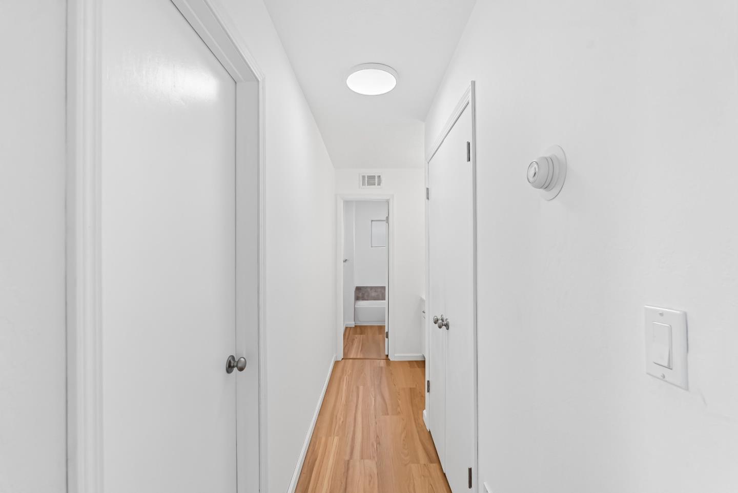 Detail Gallery Image 4 of 29 For 5577 Spinnaker Dr #4,  San Jose,  CA 95123 - 1 Beds | 1 Baths