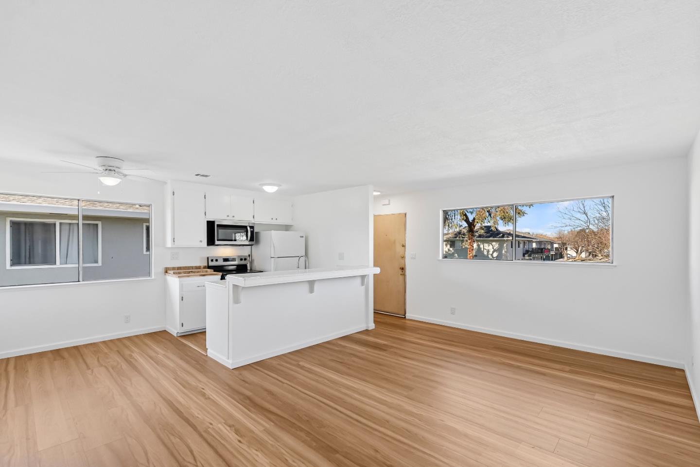 Detail Gallery Image 6 of 29 For 5577 Spinnaker Dr #4,  San Jose,  CA 95123 - 1 Beds | 1 Baths