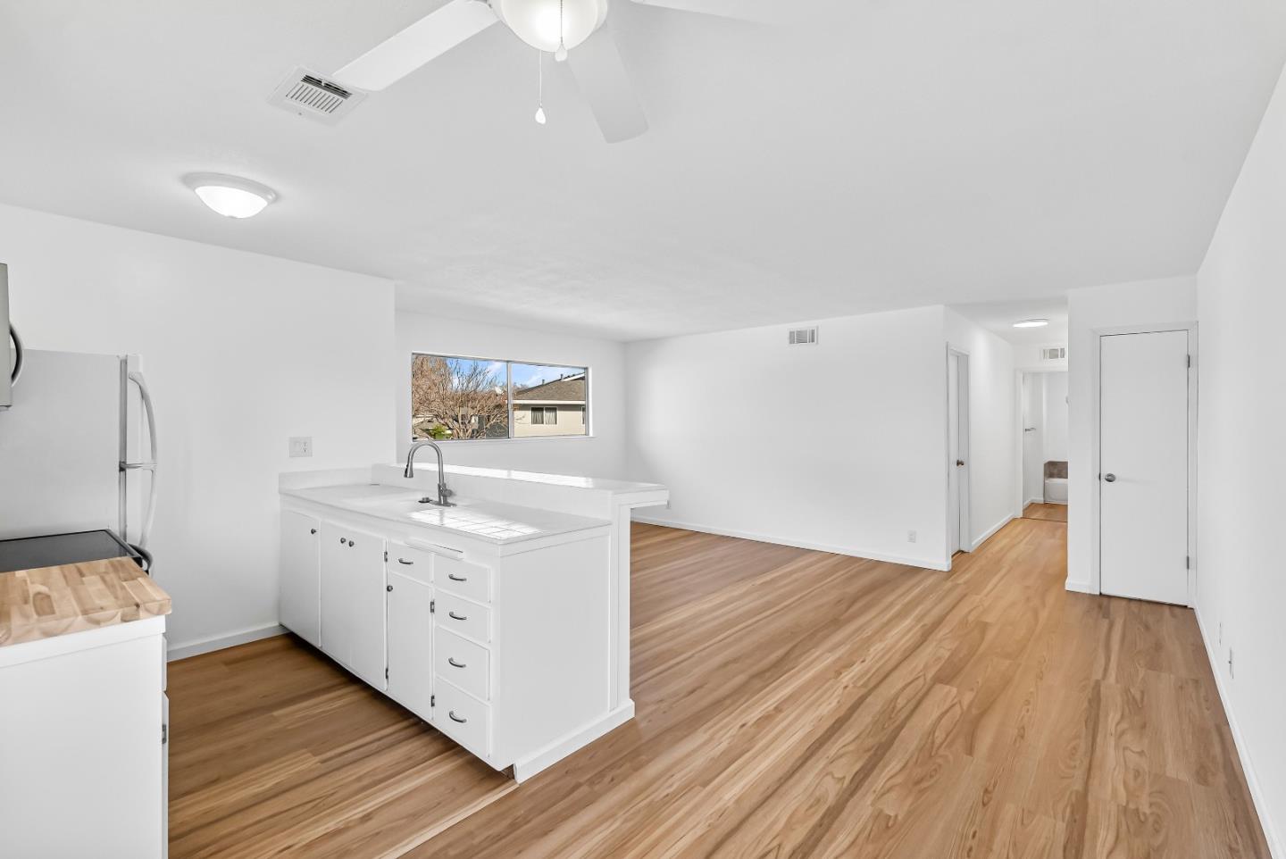 Detail Gallery Image 8 of 29 For 5577 Spinnaker Dr #4,  San Jose,  CA 95123 - 1 Beds | 1 Baths