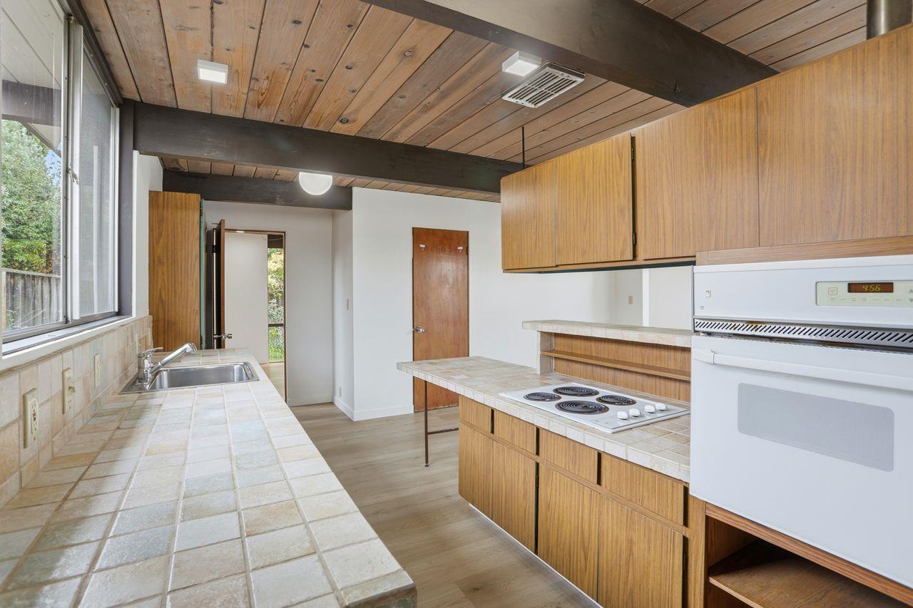 Detail Gallery Image 12 of 30 For 827 Cumberland Dr, Sunnyvale,  CA 94087 - 5 Beds | 3 Baths