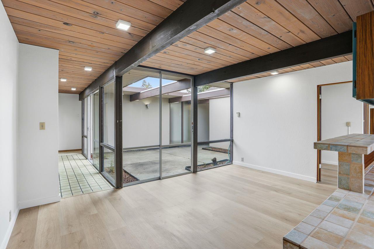 Detail Gallery Image 13 of 30 For 827 Cumberland Dr, Sunnyvale,  CA 94087 - 5 Beds | 3 Baths