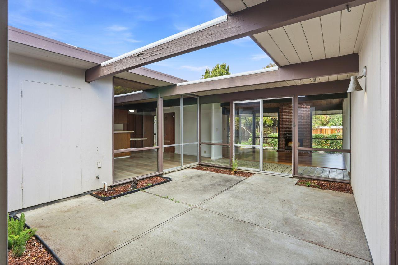 Detail Gallery Image 3 of 30 For 827 Cumberland Dr, Sunnyvale,  CA 94087 - 5 Beds | 3 Baths