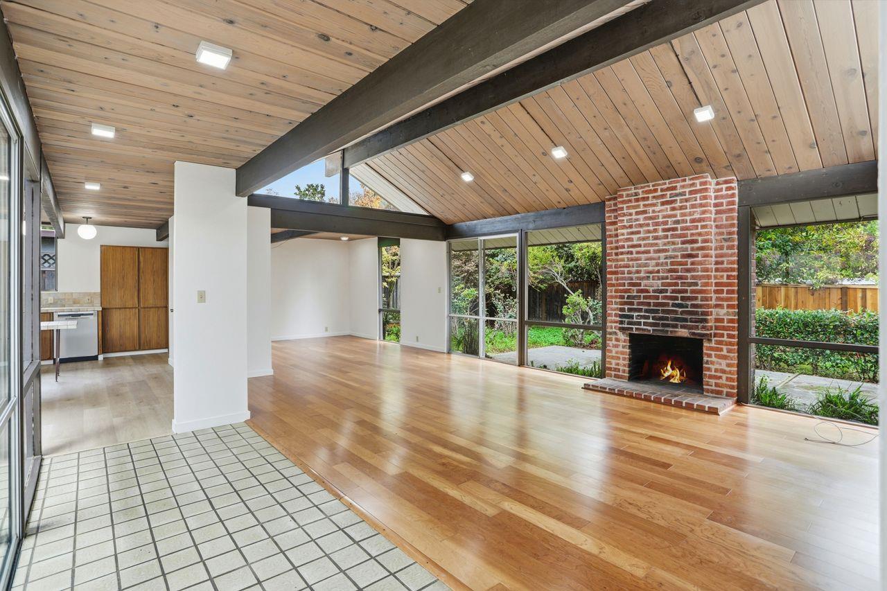 Detail Gallery Image 4 of 30 For 827 Cumberland Dr, Sunnyvale,  CA 94087 - 5 Beds | 3 Baths