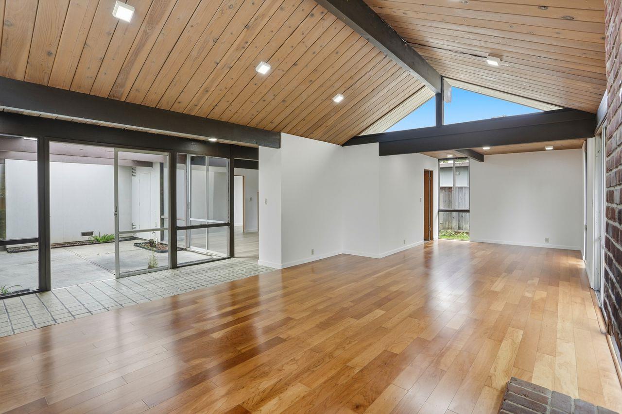 Detail Gallery Image 6 of 30 For 827 Cumberland Dr, Sunnyvale,  CA 94087 - 5 Beds | 3 Baths